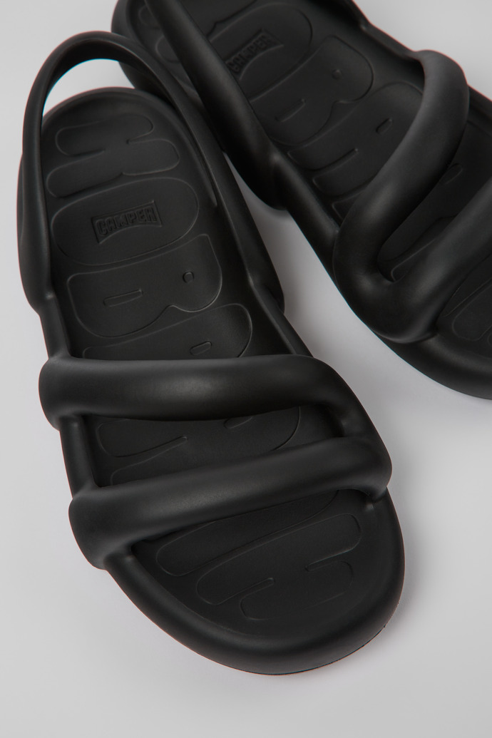 Camper Kobarah Flat - Schwarze Sandalen.