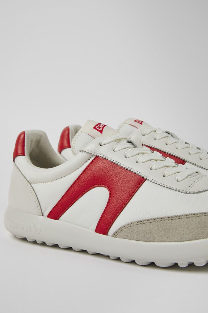 Camper Pelotas XLite - Weiß-roter Herrensneaker aus Leder und Textil