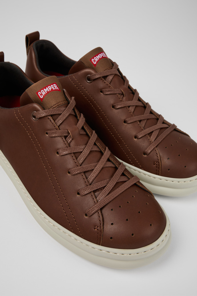 Camper Runner - Brauner Herrensneaker aus Leder.