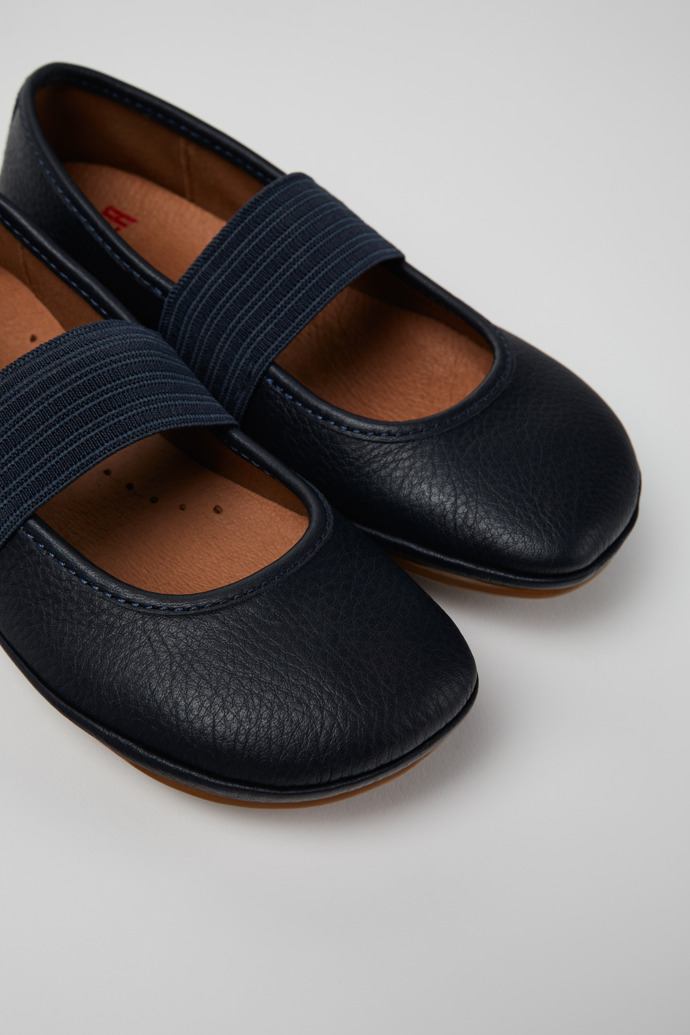 Camper Right - Blaue Lederballerinas für Kinder.