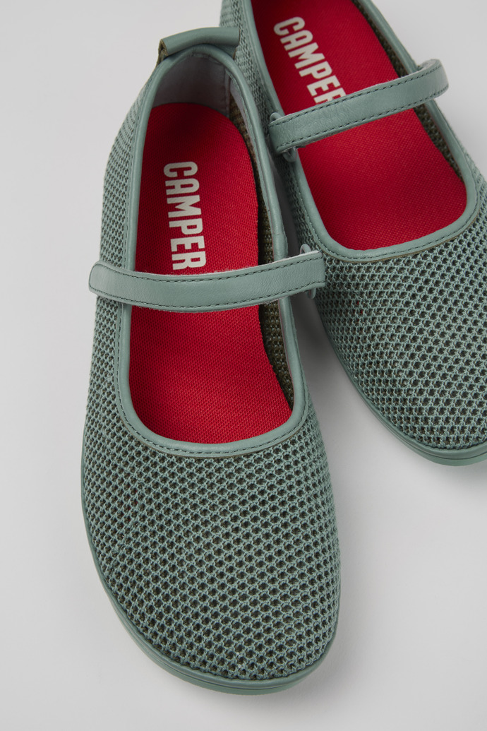 Camper Right - Grüne Damenmokassins aus TENCEL® Lyocell und Leder.