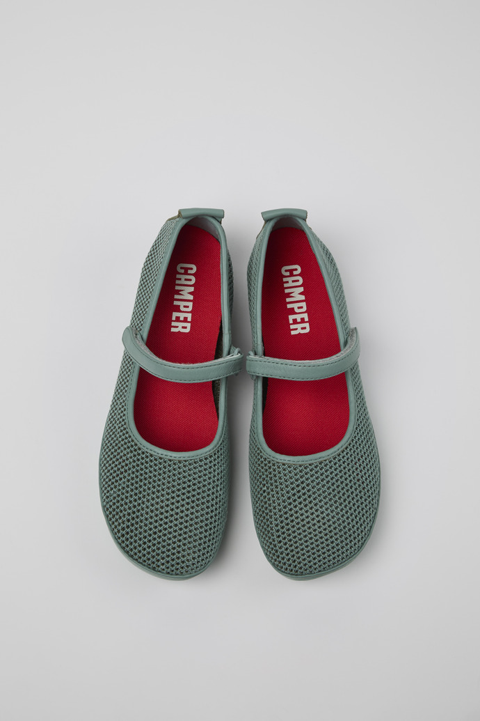 Camper Right - Grüne Damenmokassins aus TENCEL® Lyocell und Leder.