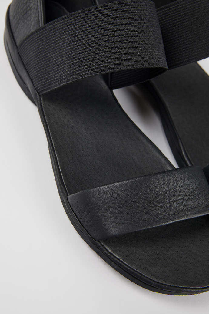 Camper Right - Schwarzer Damensandale aus Leder.