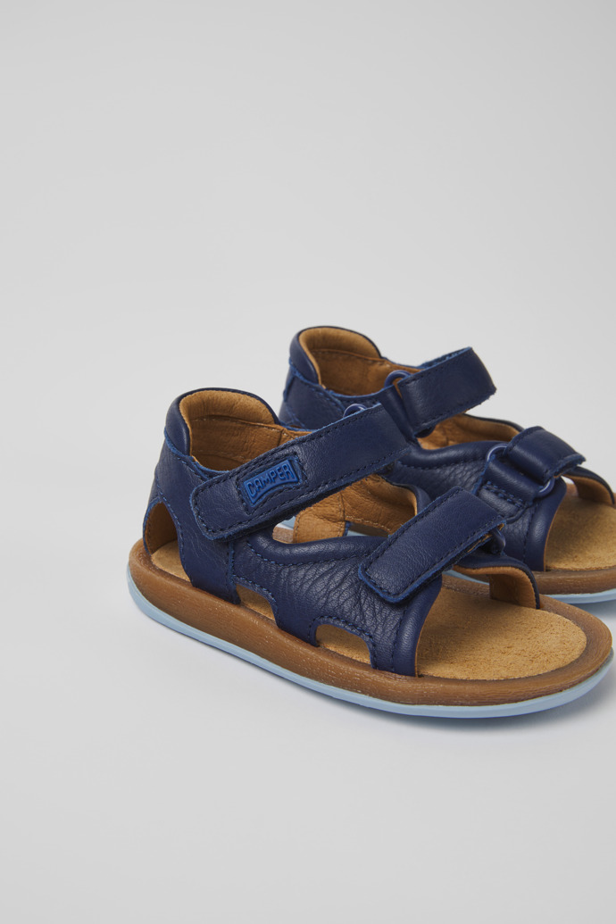 Camper Bicho - Marineblaue Kindersandale aus Leder