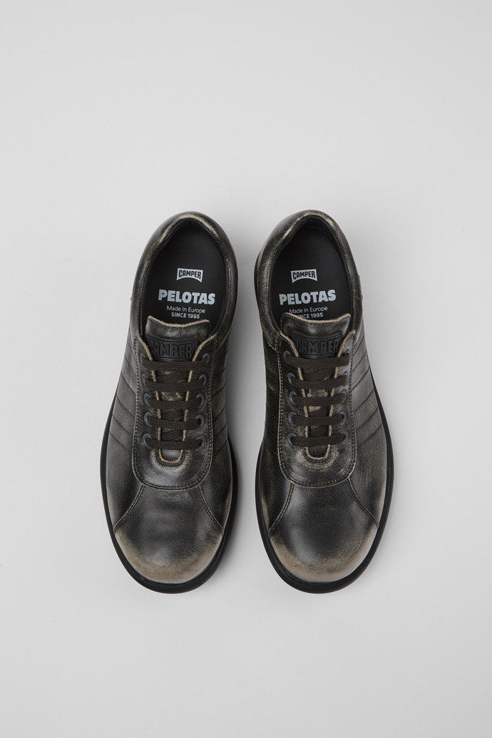 Camper Pelotas - Grauer Herrenschuh aus pflanzlich gegerbtem Leder.