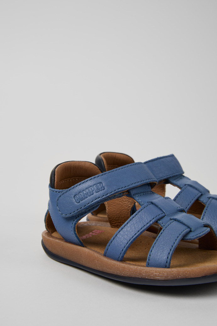 Camper Bicho - Blaue Kindersandale aus Leder.