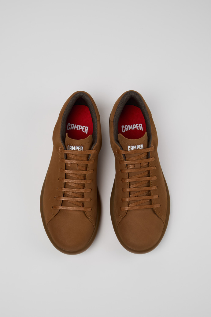 Camper Pelotas Soller - Brauner Herrensneaker aus Nubukleder.