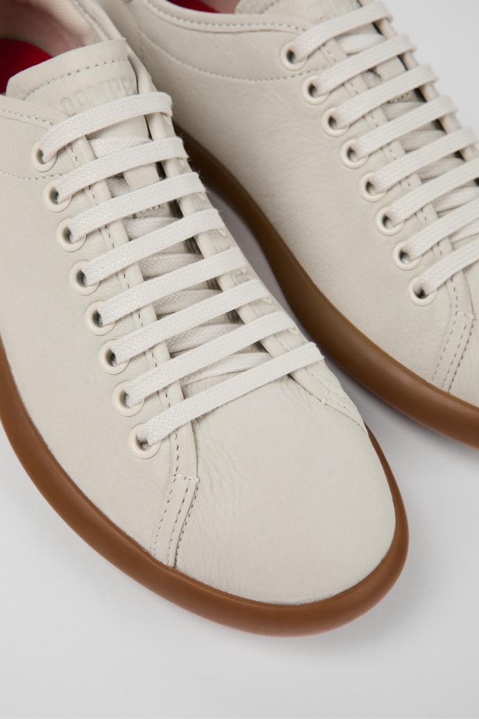 Camper Pelotas Soller - Weißer Damensneaker aus Leder.