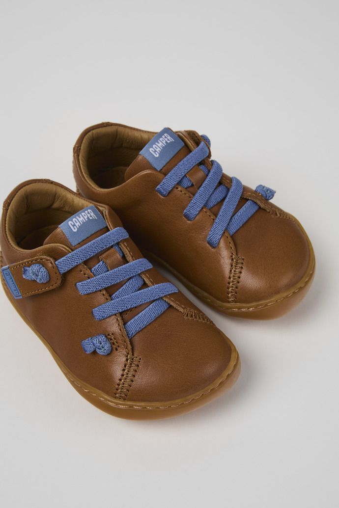 Camper Peu - Brauner Kinderschuh aus Leder.