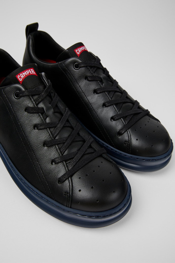 Camper Runner - Schwarzer Herrensneaker aus Leder.