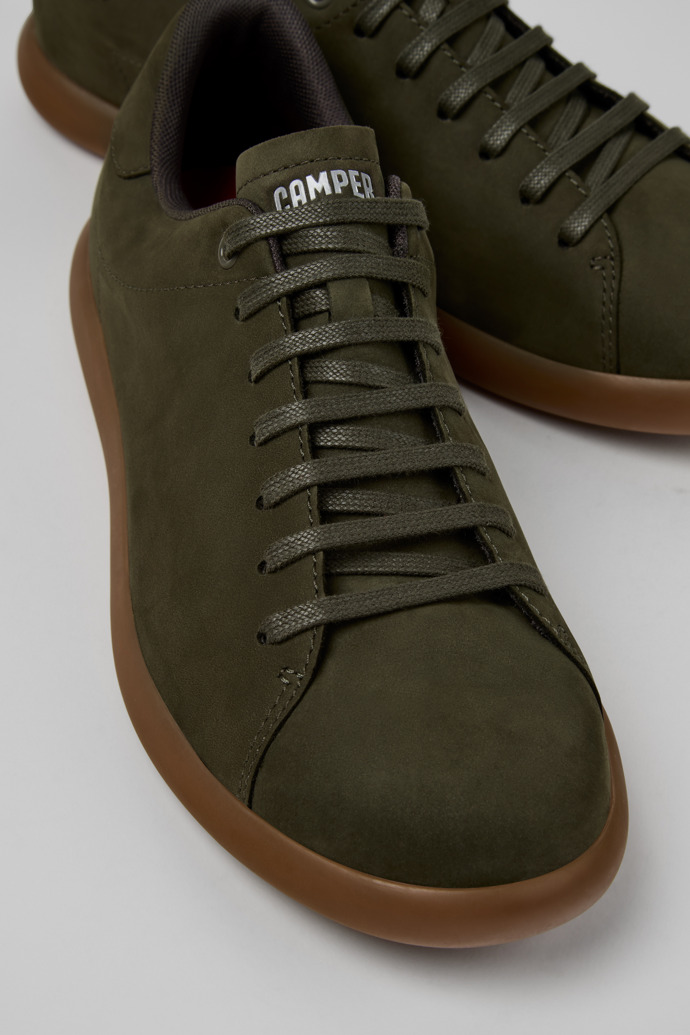 Camper Pelotas Soller - Grüner Herrensneaker aus Nubukleder.