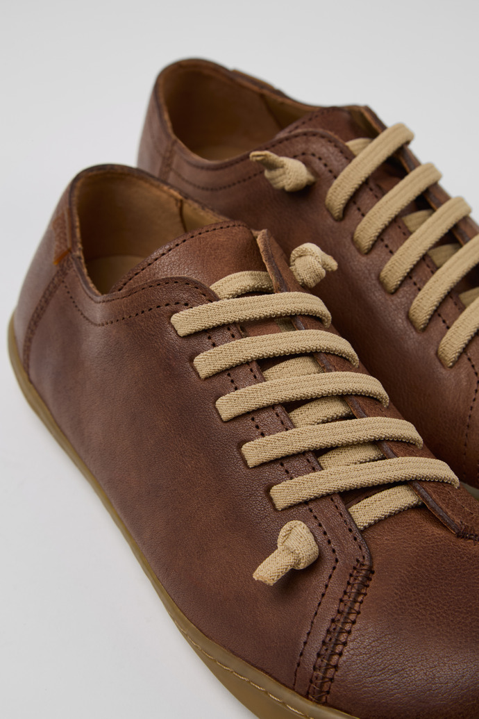 Camper Peu - Brauner Lederschuh für Damen.