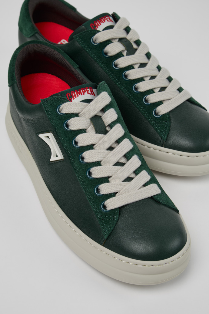 Camper Runner - Grüner Damensneaker aus Leder und Nubukleder.