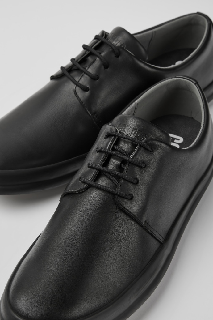 Camper Chasis - Schwarzer Herrenschuh aus Leder.