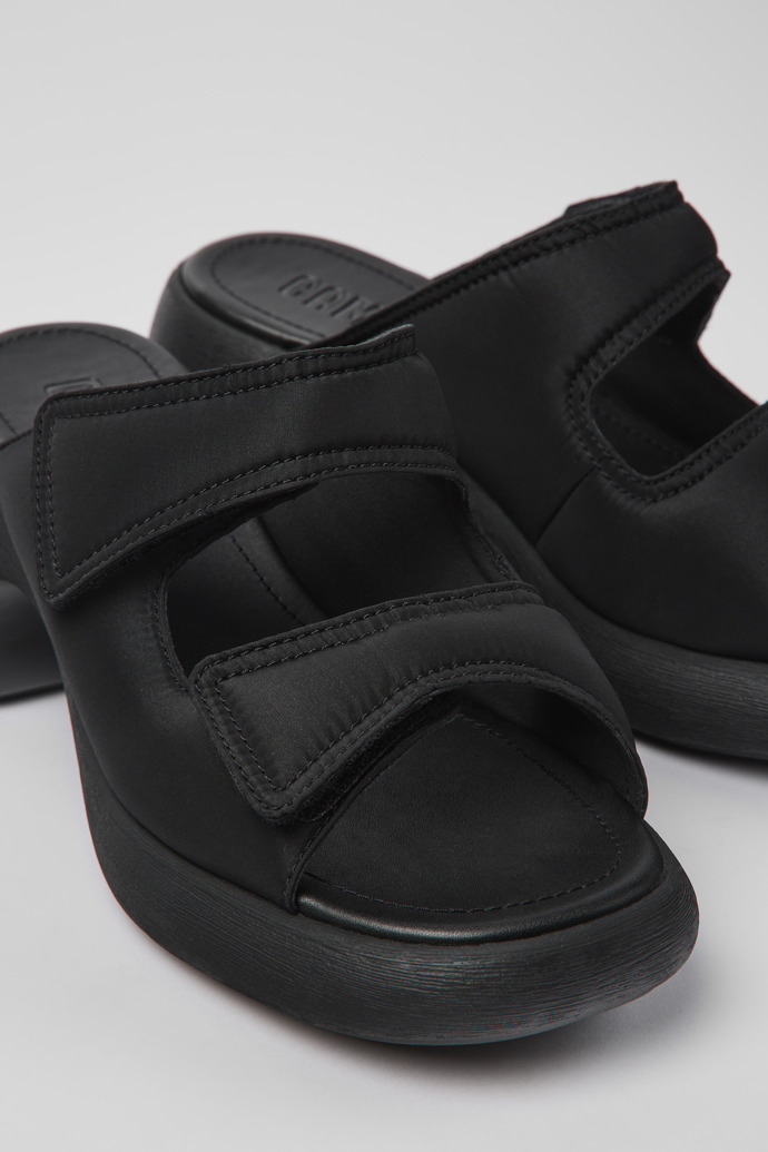 Camper Thelma - Schwarze Damensandalen aus Textil mit Doppelriemen