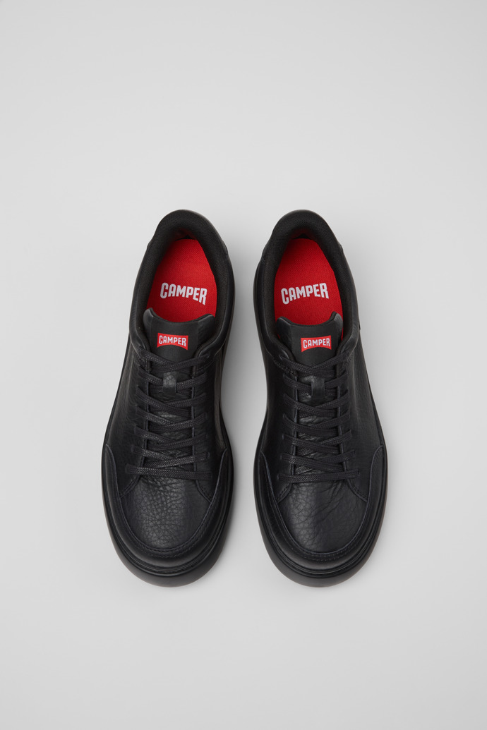 Camper Runner K21 - Schwarzer Herrensneaker aus Leder.