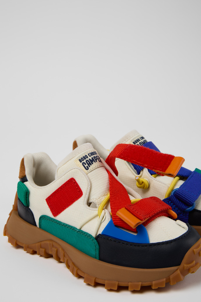 Camper Bobo Choses x Camper - Mehrfarbige Kinderschuhe aus Leder und Textil mit halboffener Form.