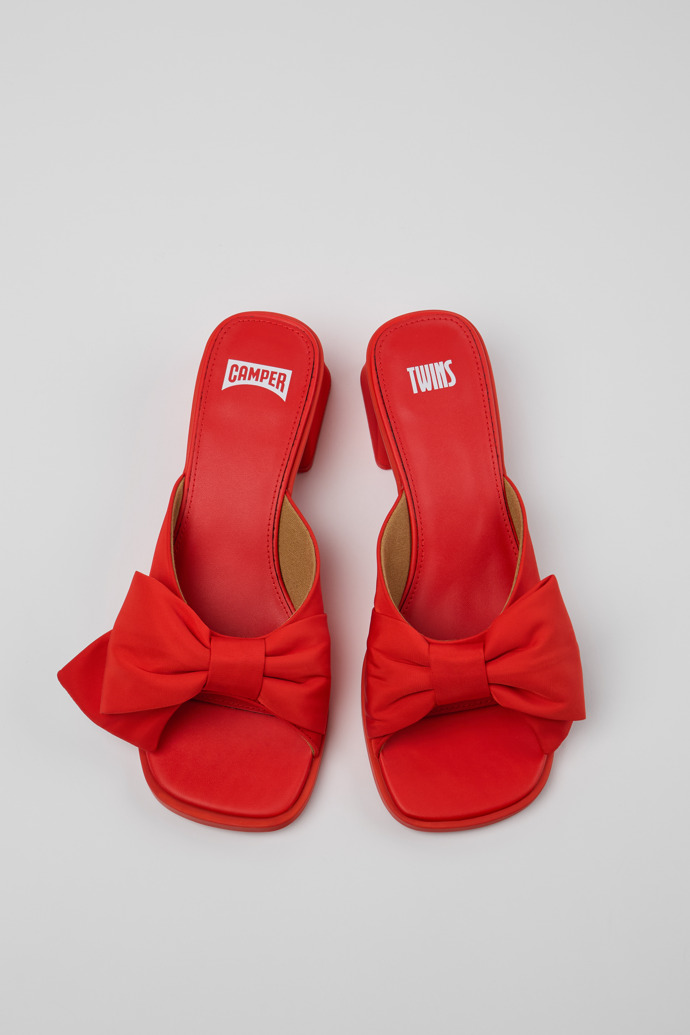 Camper Twins - Rote Damensandale aus recyceltem PET.
