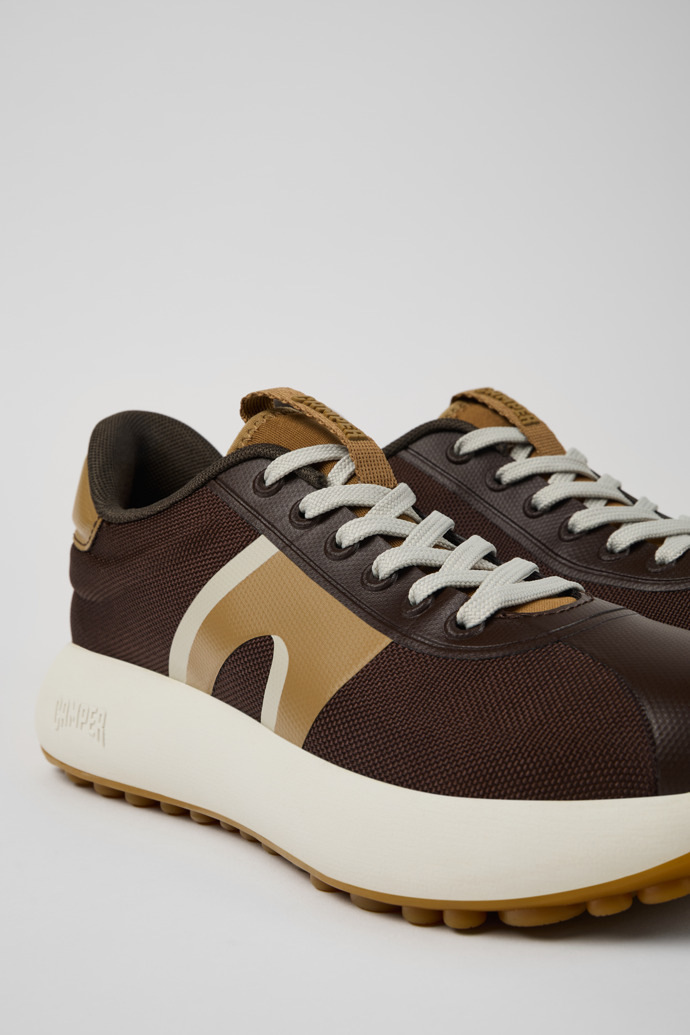 Camper Pelotas Athens - Brauner Damensneaker aus Textil