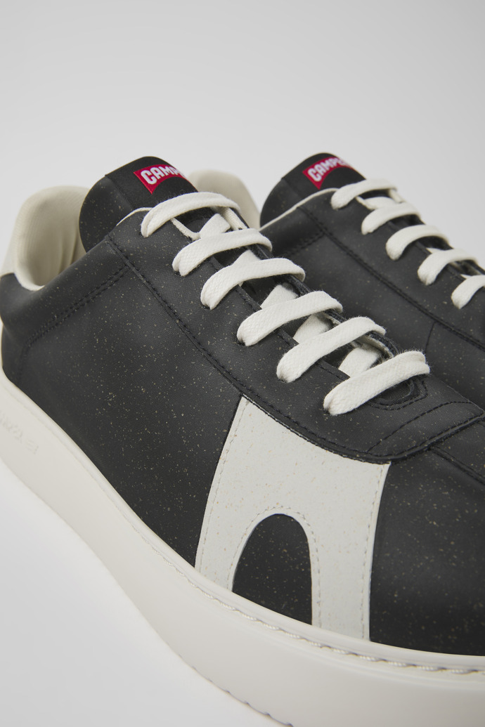 Camper Runner K21 MIRUM® - Herrensneaker in Schwarz und Weiß