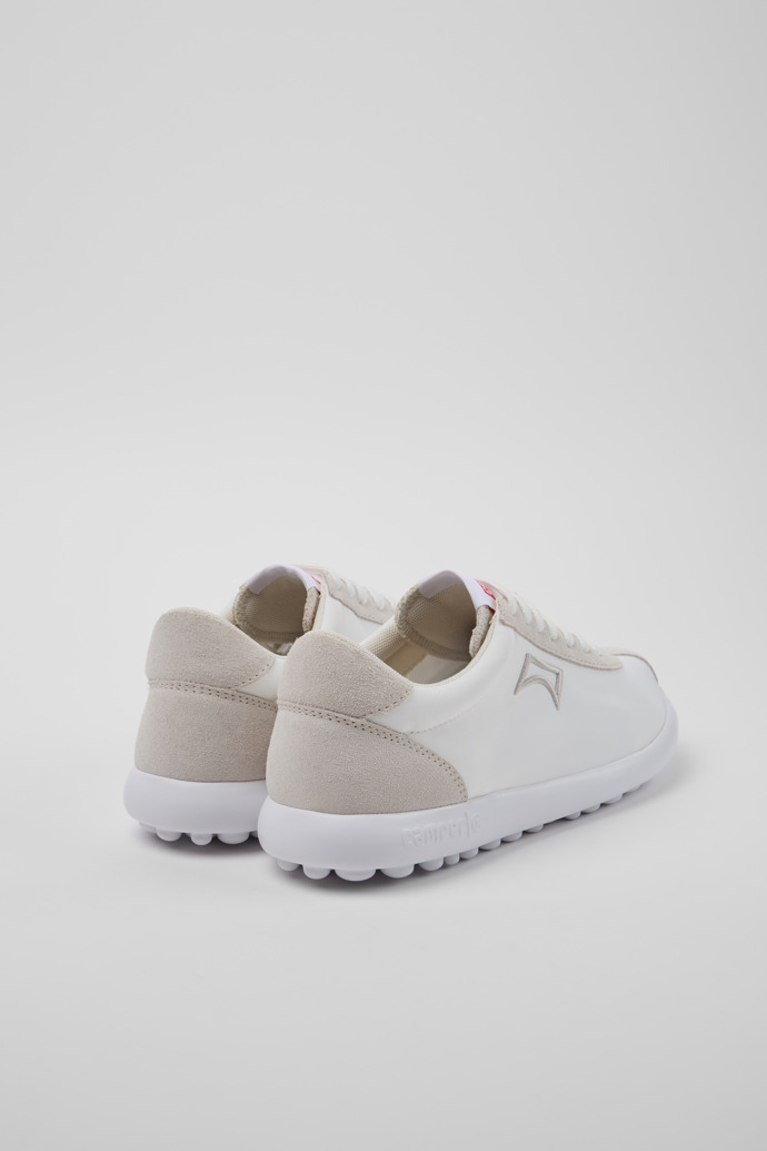 Camper Pelotas XLite - Weiße Damenskneaker aus Recycling-PET und Nubukleder.