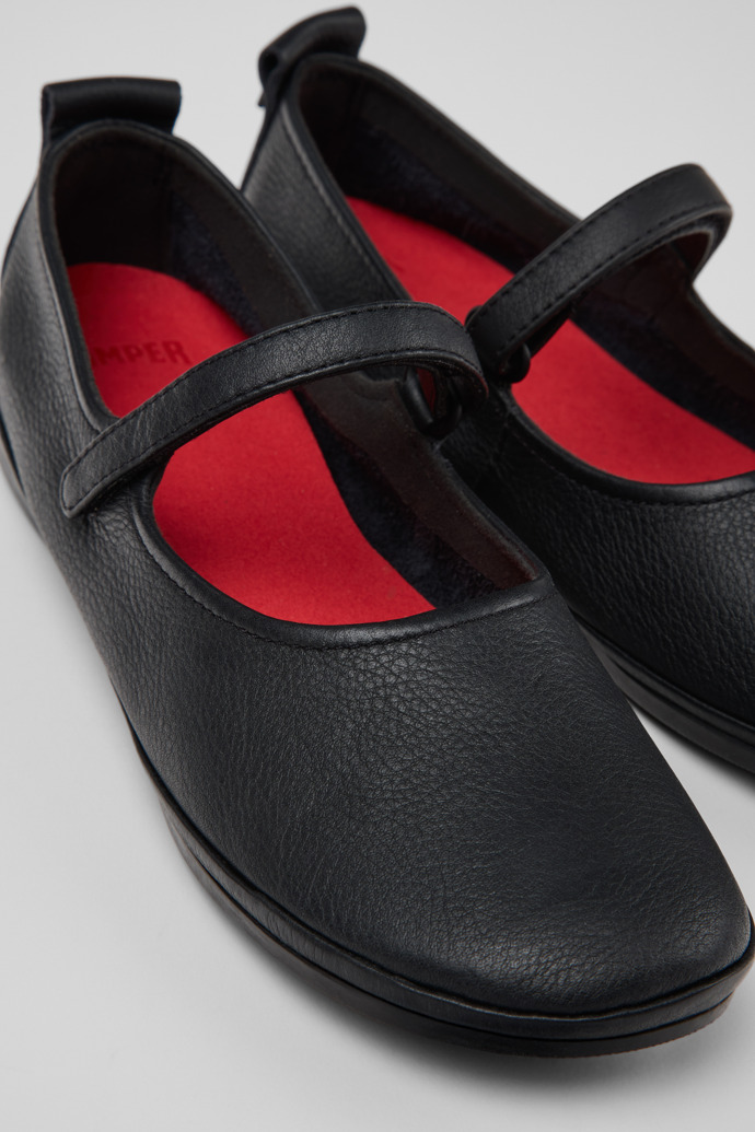Camper Right Nina - Schwarzer Damenschuh aus Leder.