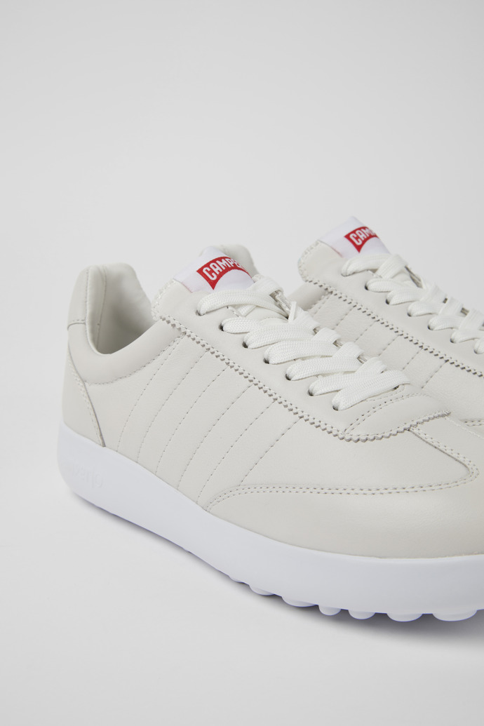 Camper Pelotas XLF - Weißer Damensneakeraus Leder und Textil.