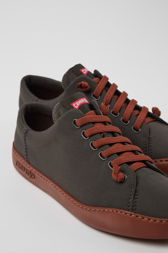 Camper Peu Touring - Grauer Herrensneaker aus Recycling-PET.