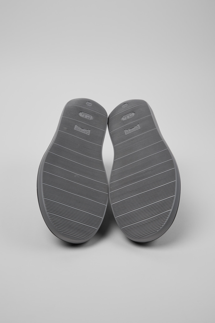 Camper Wagon - Grauer Herrenschuh aus recycelter Baumwolle und Nubukleder.
