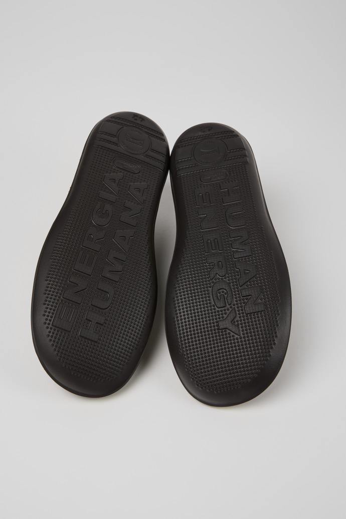 Camper Beetle - Mehrfarbiger Herrenschuh aus Strickmaterial aus recyceltem PET.