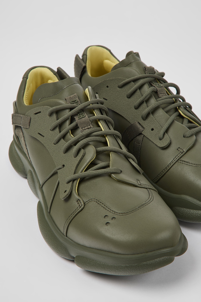 Camper Karst - Grüner Herrensneaker aus Textil und Leder