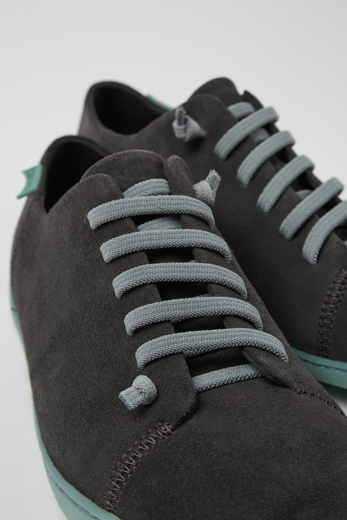 Camper Peu - Grauer Herrenschuh aus Nubukleder.