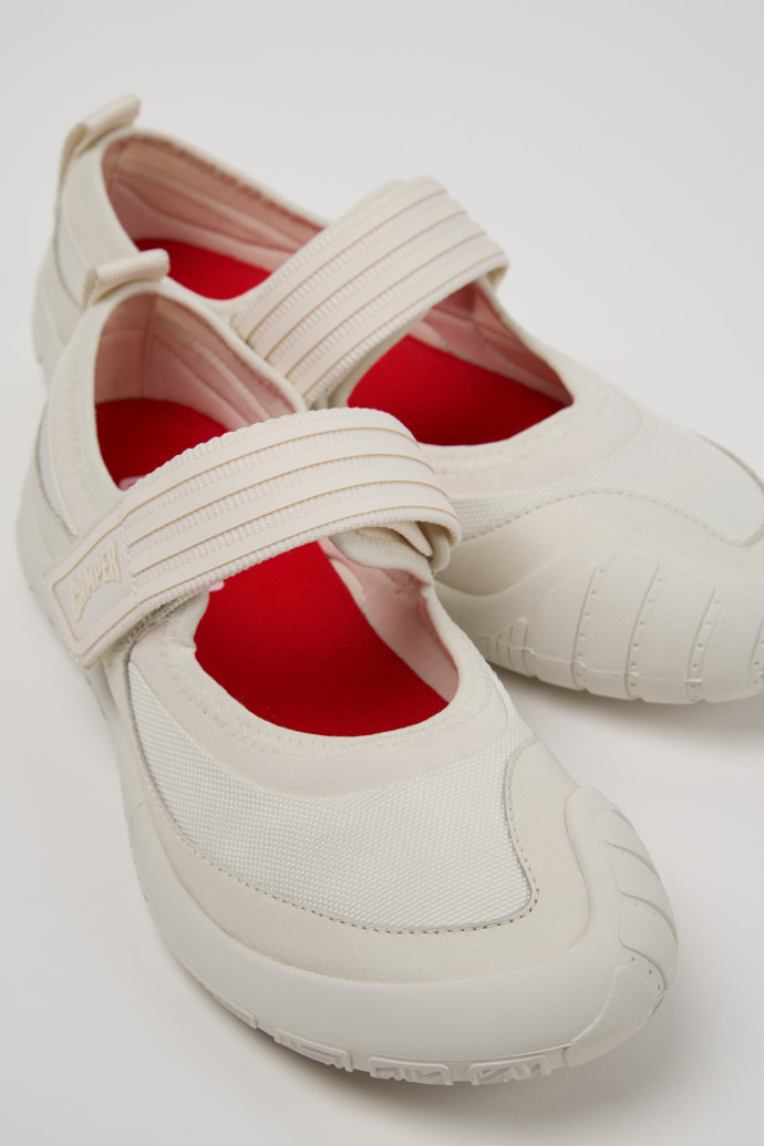 Camper Path - Weißer Damensneaker aus Leder.
