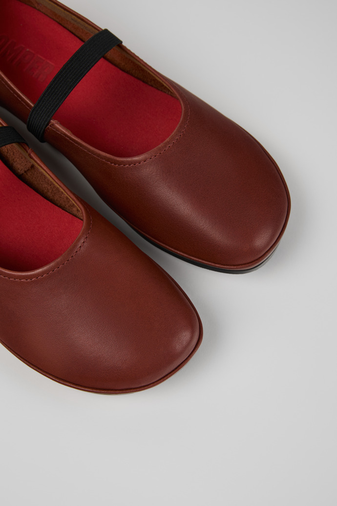 Camper Right - Roter Frauenschuh aus Leder.