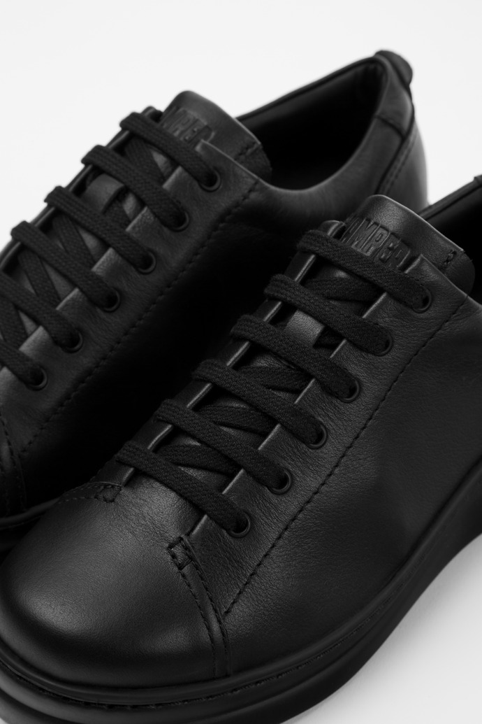Camper Runner Up - Schwarzer Ledersneaker für Damen.