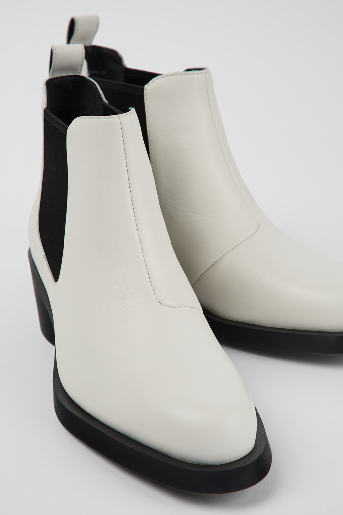 Camper Bonnie - Weiße Chelseastiefel aus Leder für Damen