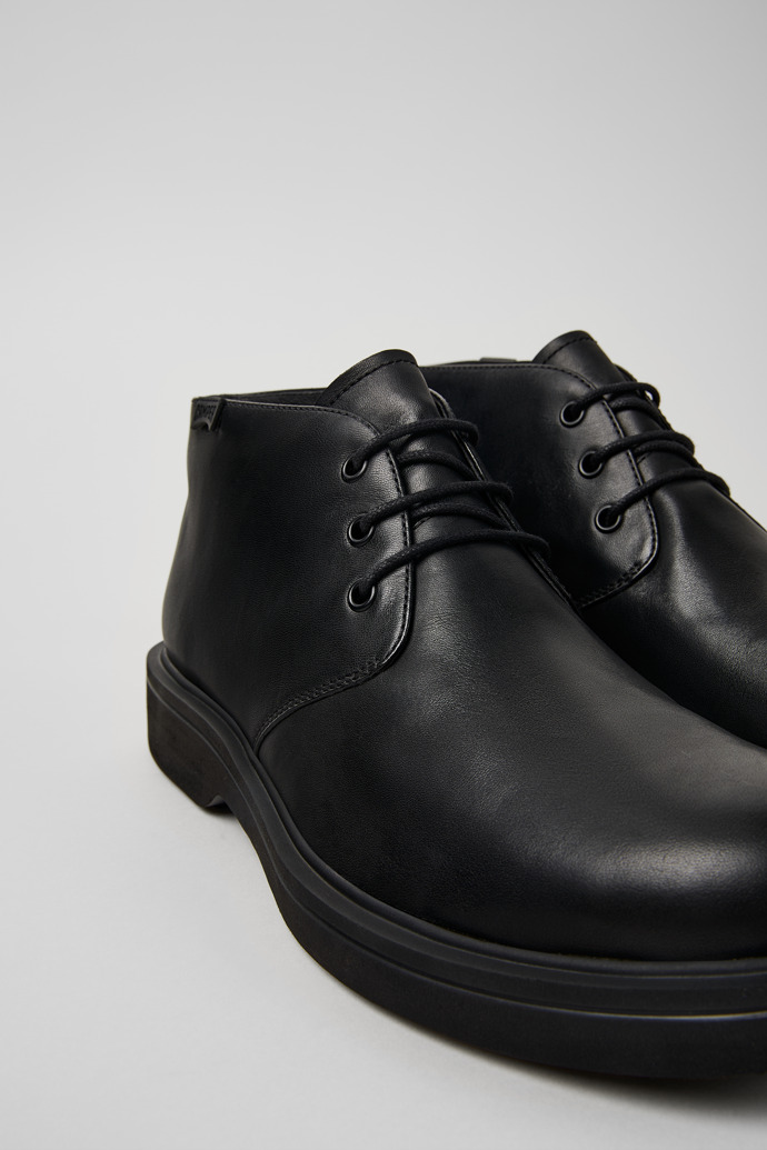 Camper Norman - Schwarze Herrenstiefelette aus Leder.