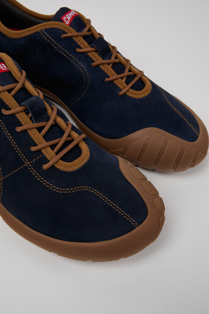 Camper Peu Path - Blauer Herrensneaker aus Nubukleder.