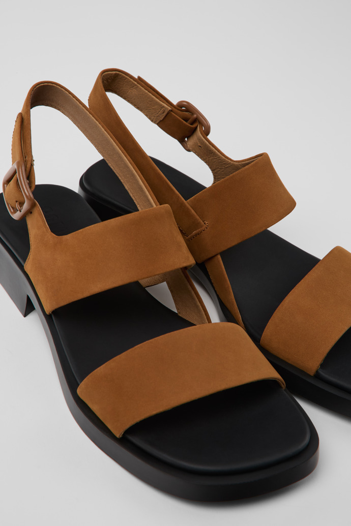 Camper Dana - Braune Sandale aus Nubukleder für Damen.