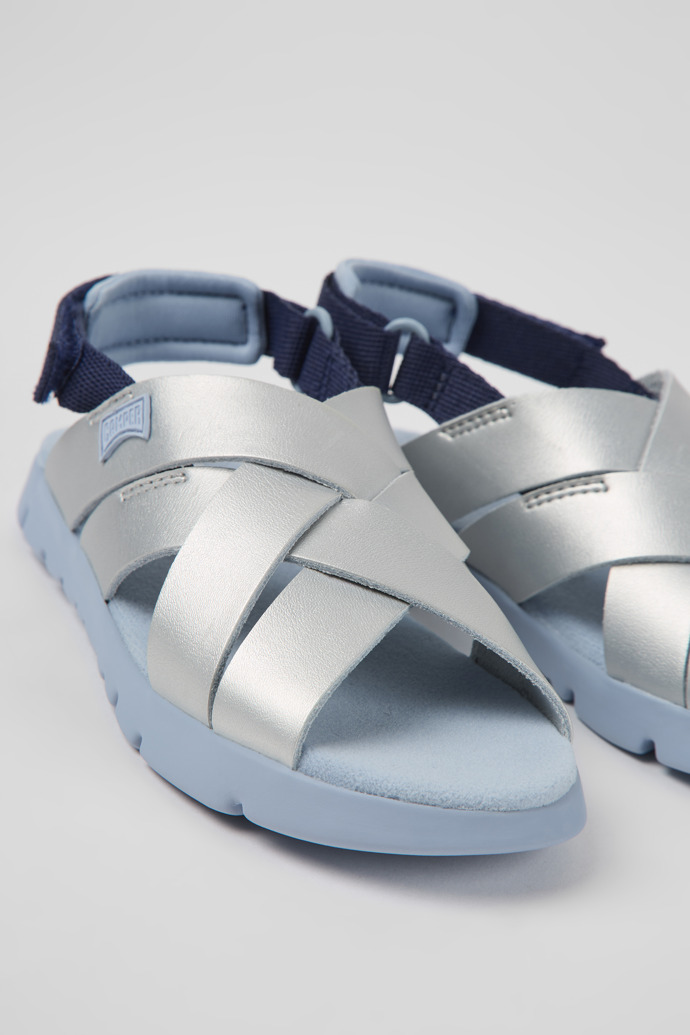 Camper Oruga - Graue Kindersandale aus Leder und Textil