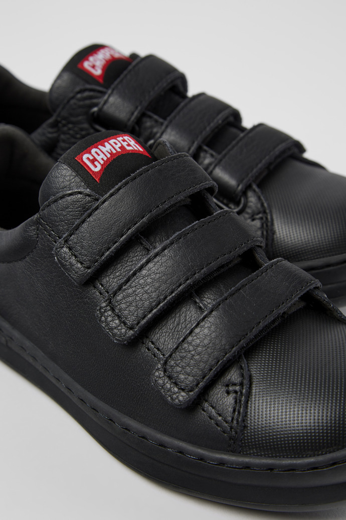 Camper Runner - Schwarzer Kindersneaker aus Leder und Textil