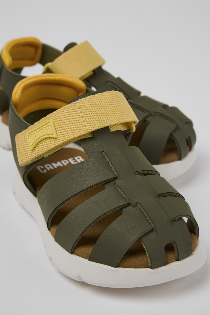 Camper Oruga - Grüne Kindersandale aus Leder und Textil