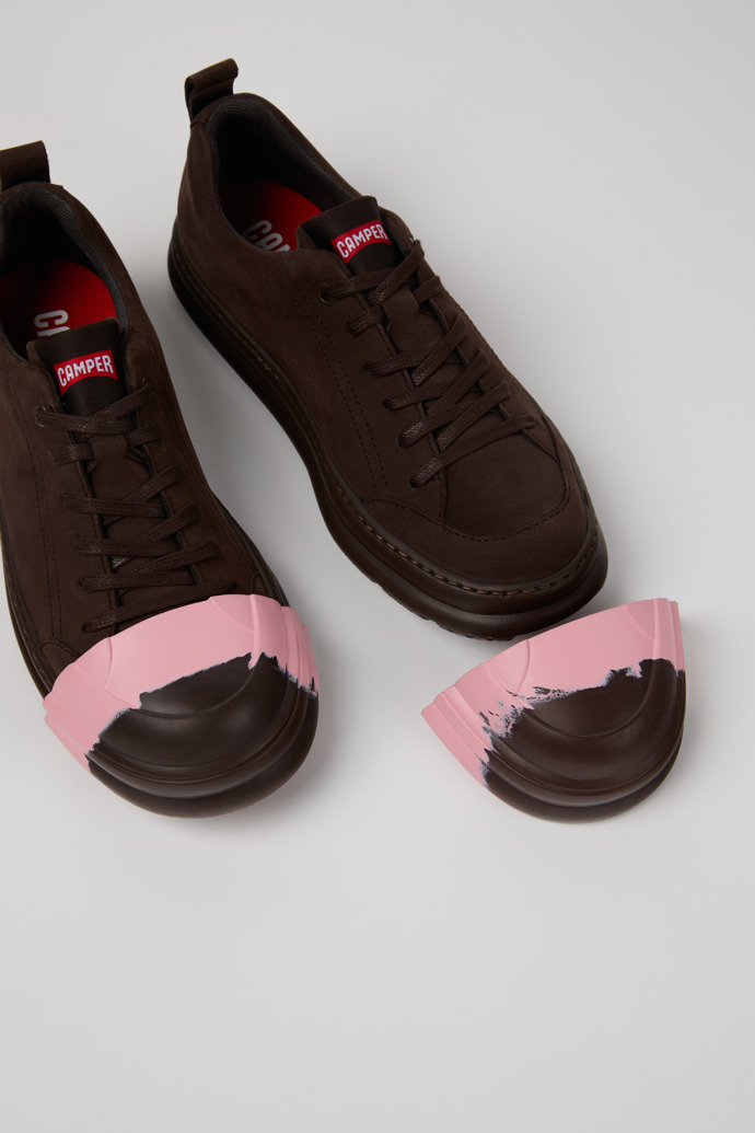 Camper Junction Runner Toe Caps - Zehenaufsätze aus Gummi in Braun und Rosa.