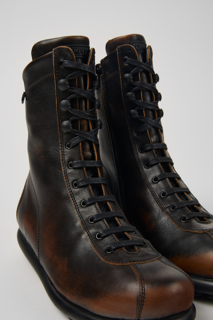Camper Pelotas - Zweifarbiger Damenstiefel aus Leder