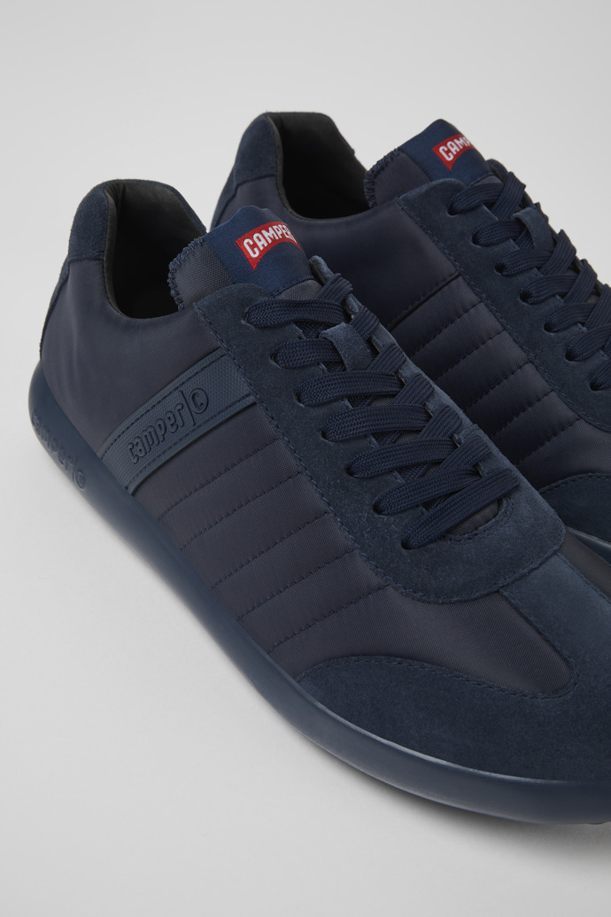 Camper Pelotas XLF - Blauer Herrensneaker aus Textil und Nubukleder.