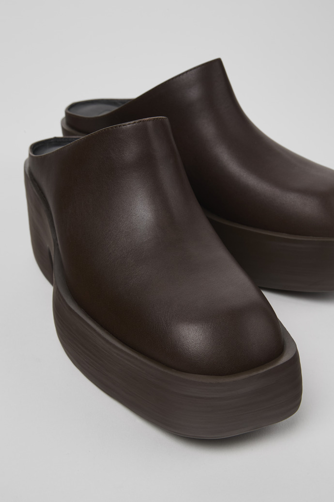 Camper Billie - Braune Lederclogs für Damen