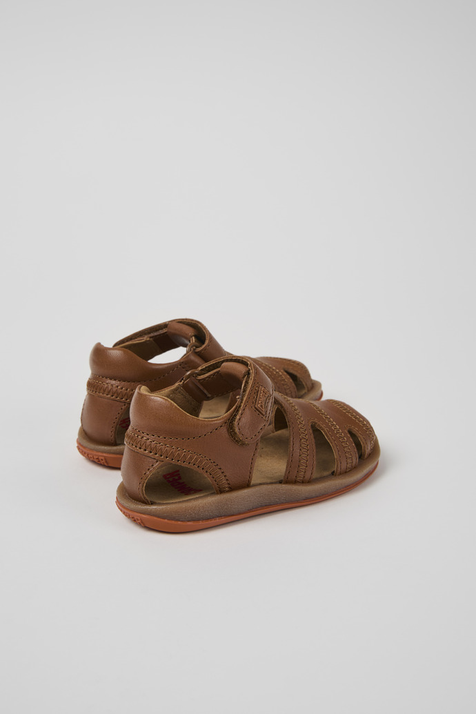 Camper Bicho - Braune Kindersandale aus Leder.