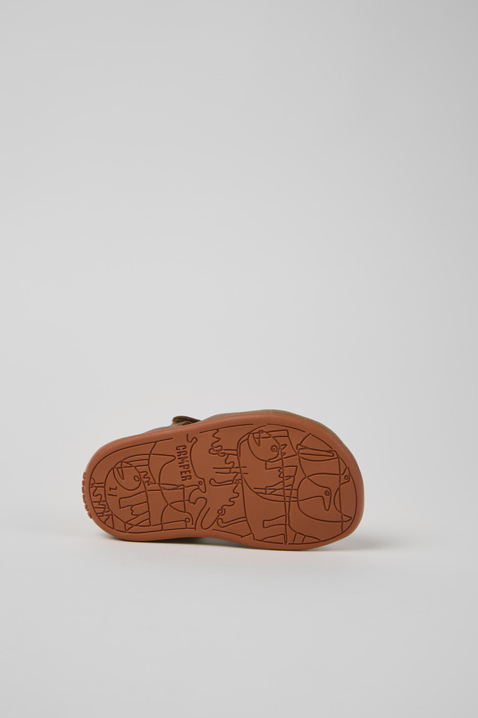 Camper Bicho - Braune Kindersandale aus Leder.