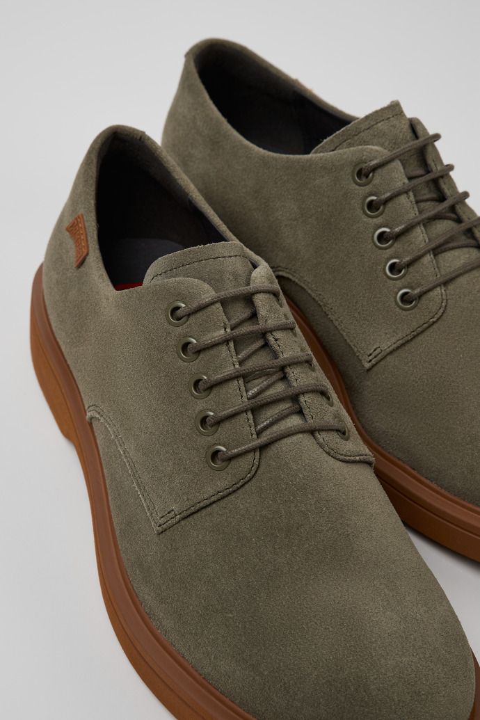 Camper Norman - Grüner Herrenschuh aus Nubukleder.
