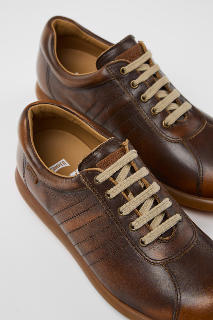 Camper Pelotas - Brauner Frauenschuh aus Leder.